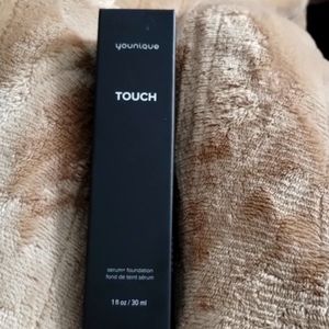 NIB-Yonique Touch Serum+Foundation Taffeta